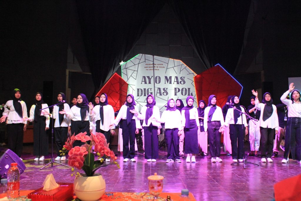SMPN 10 KOTA TEGAL GELAR PENTAS SENI DAN PERPISAHAN KELAS IX 5