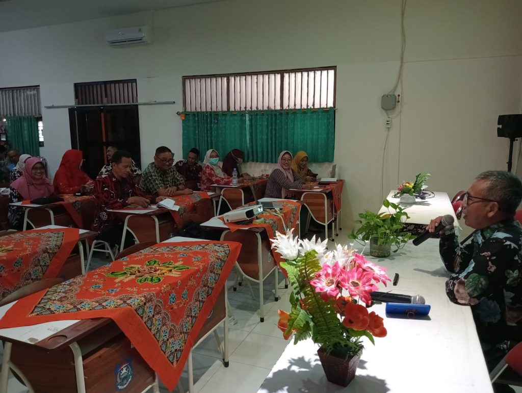 Dokumentasi SUPERVISI AKADEMIK DENGAN PARADIGMA BERPIKIR COACHING SMP10 Tegal 2