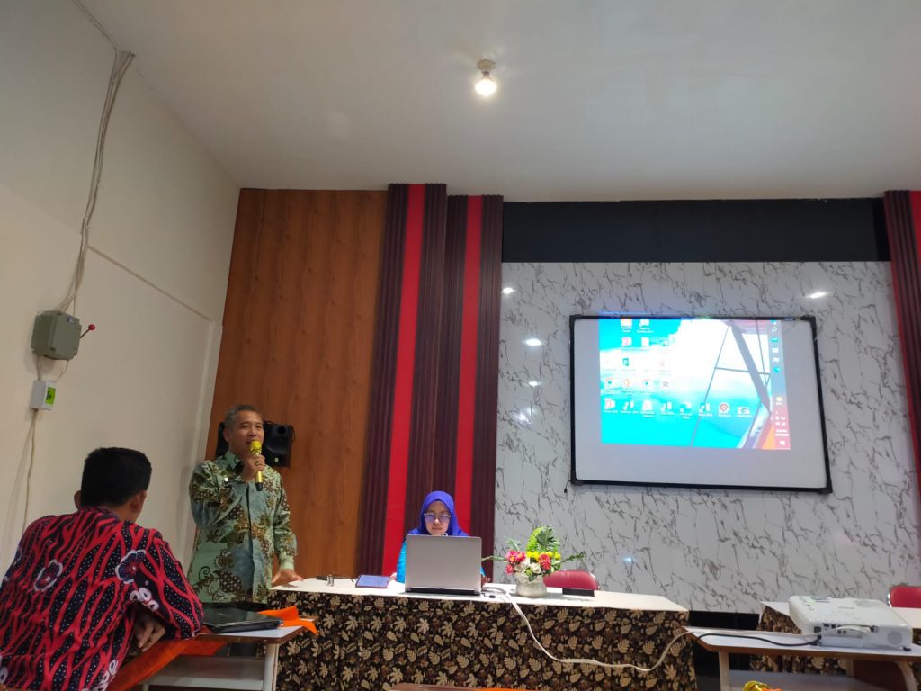 Dokumentasi SUPERVISI AKADEMIK DENGAN PARADIGMA BERPIKIR COACHING SMP10 Tegal 1