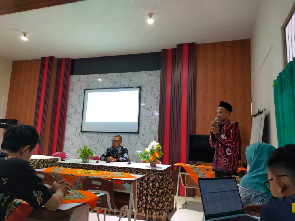 Dokumentasi SUPERVISI AKADEMIK DENGAN PARADIGMA BERPIKIR COACHING SMP10 Tegal 3